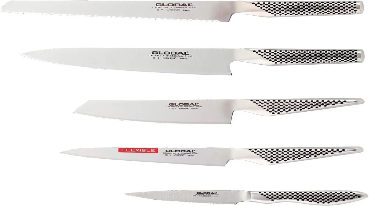 Global G-2951138R set de 5 cuchillos japoneses con mango de acero inoxidable sobre superficie oscura